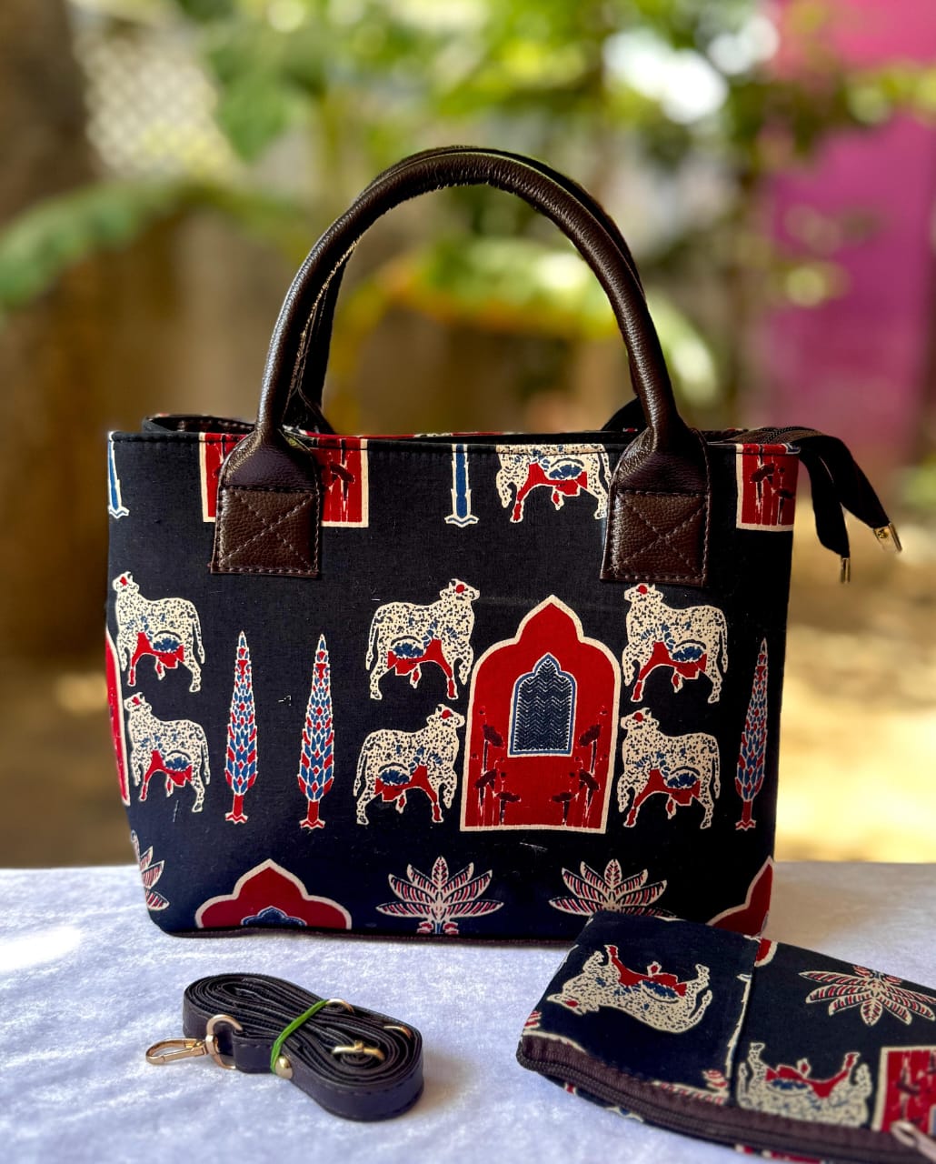 Ghoda : Handbag With Pouch