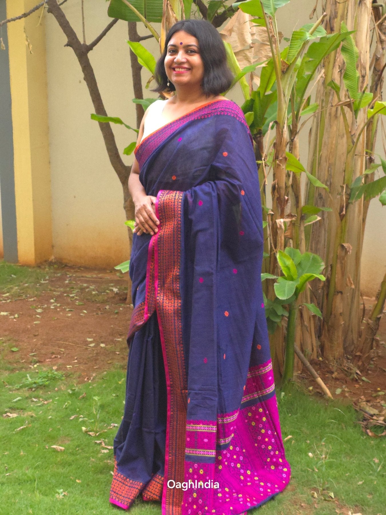 Neelanjana – Midnight Blue Handloom Pure Cotton Saree with Magenta Accents - Oagh India