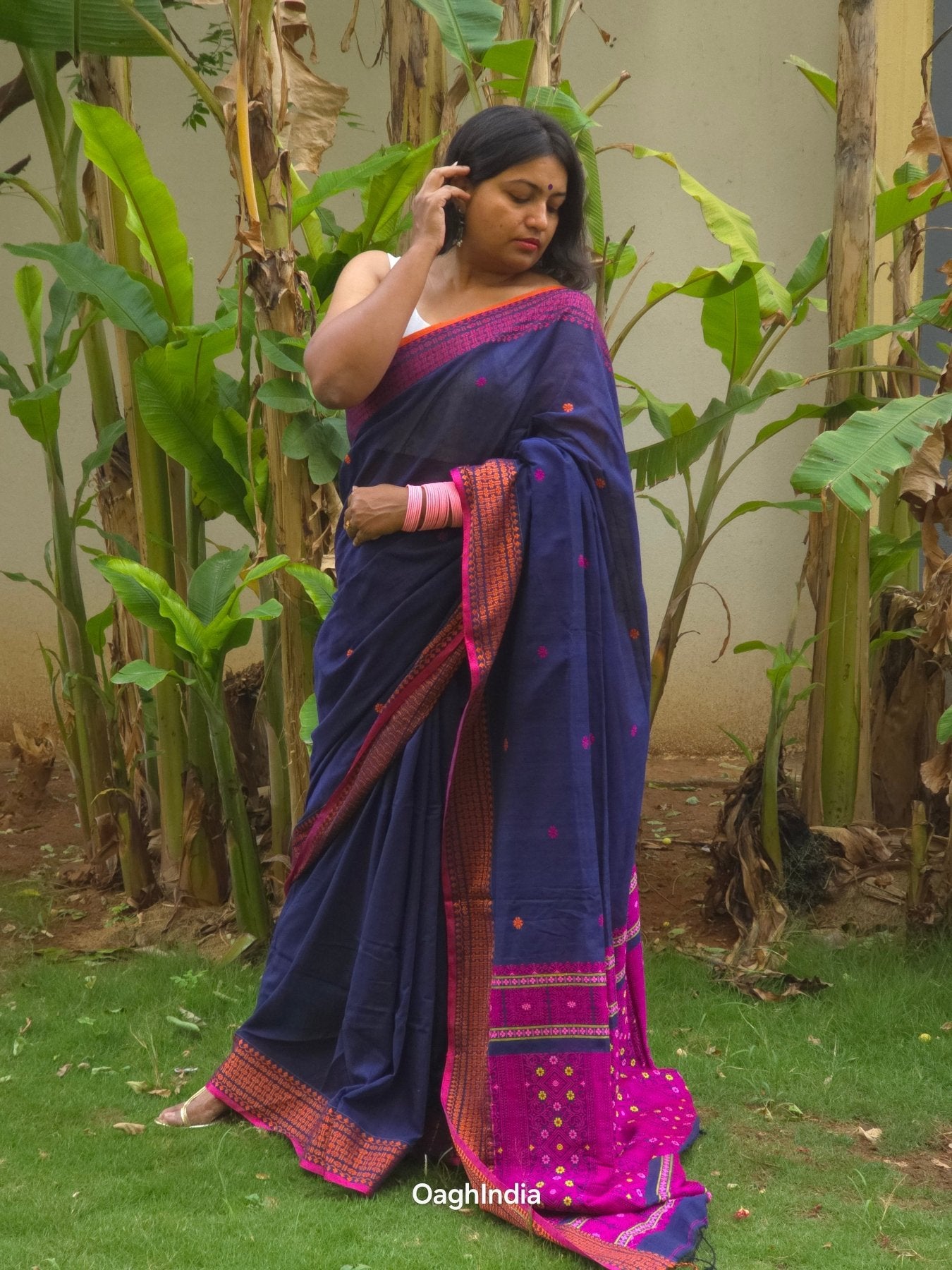 Neelanjana – Midnight Blue Handloom Pure Cotton Saree with Magenta Accents - Oagh India