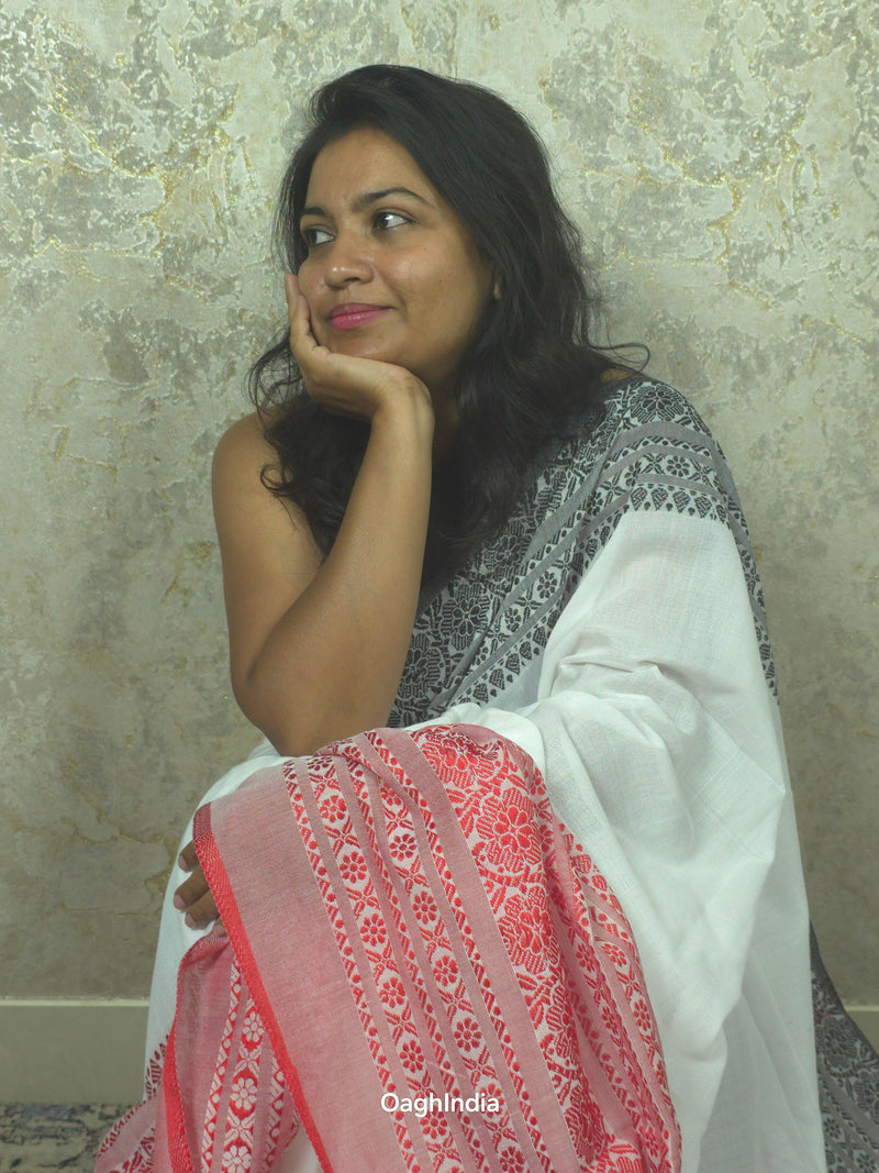 Mukta : Pure Handloom weaved borders Khadi Sarees(Red, White, Black)