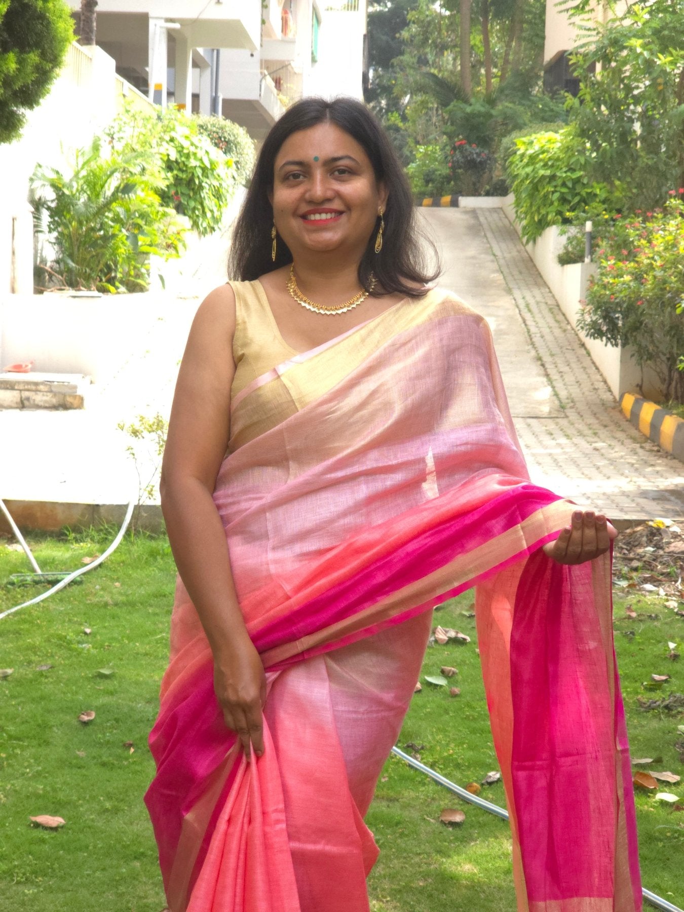 Triveni - Authentic Bhagalpur Linen Saree - Oagh India